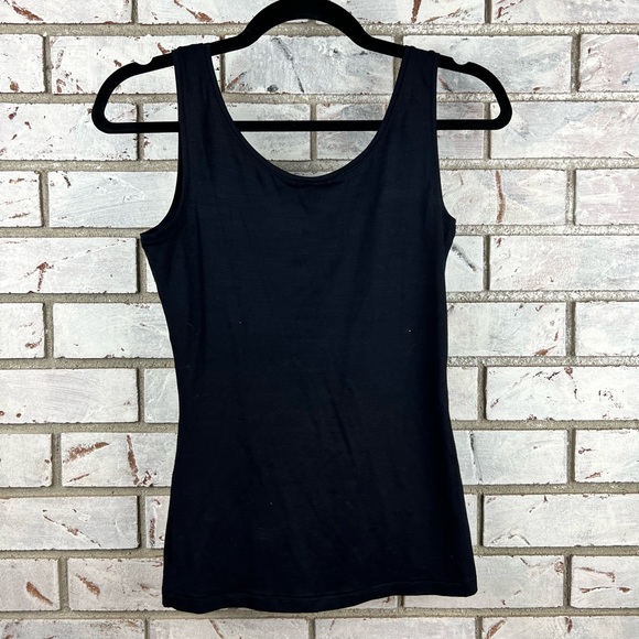 Hanro | Black and White Tanks - Picture 10 of 14